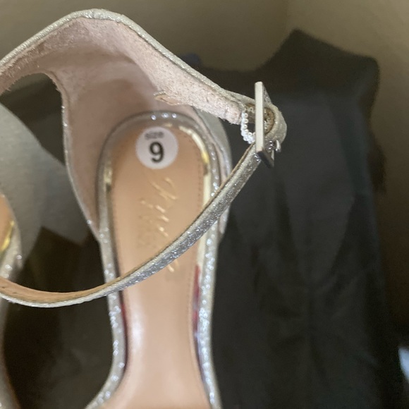 Jewel Badgley Mischka Heels - Picture 6 of 6